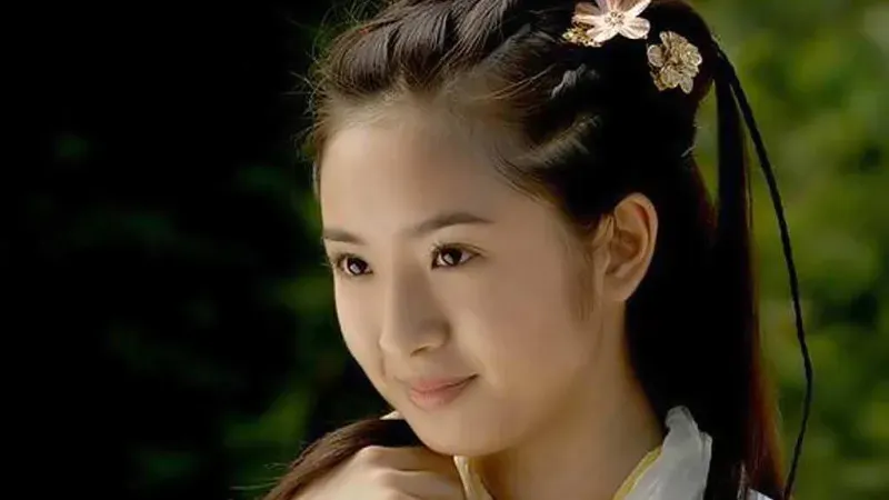 Ariel Lin as Huang Rong in 2008 series