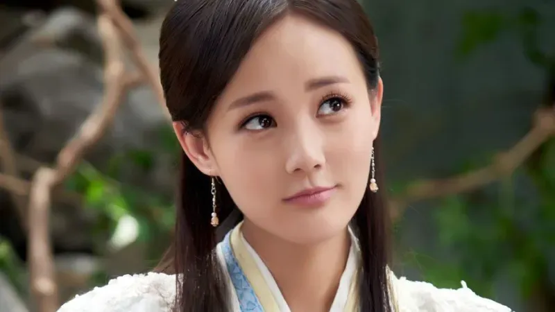 Li Yitong as Huang Rong in 2017 series